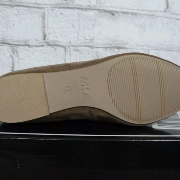 MIA Anamarie Taupe Nova Suede Lace Up Ballet Flat, Size 8 - Picture 5 of 7